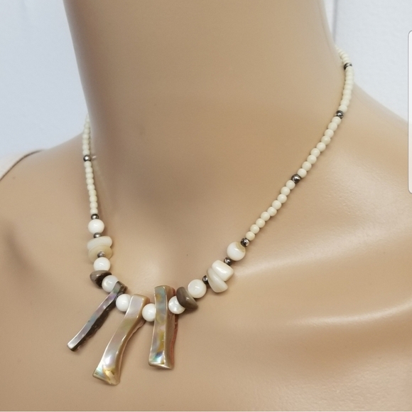 VINTAGE ABALONE SHELL & MOTHER OF PEARL BEAD STATEMENT NECKLACE - Picture 2 of 8